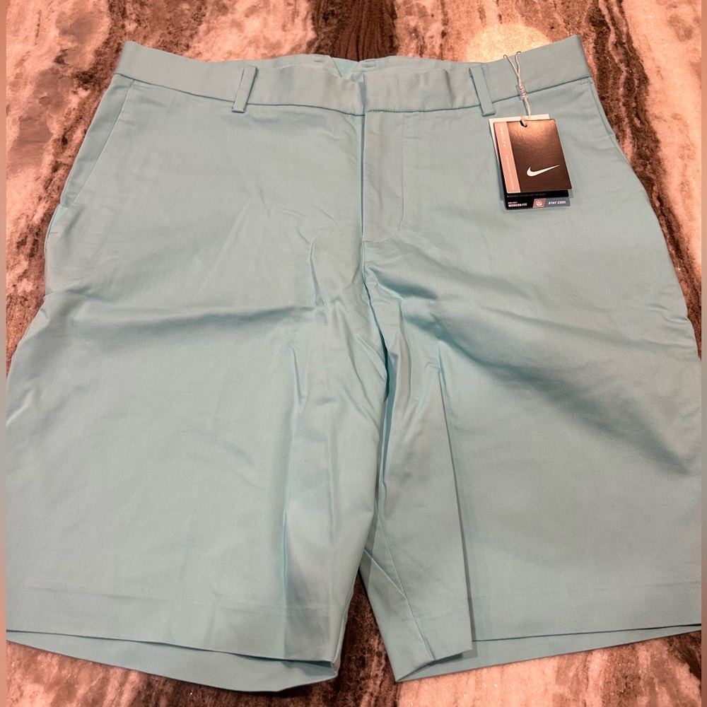 Men’s Nike size 32 teal dri/modern fit golf shorts